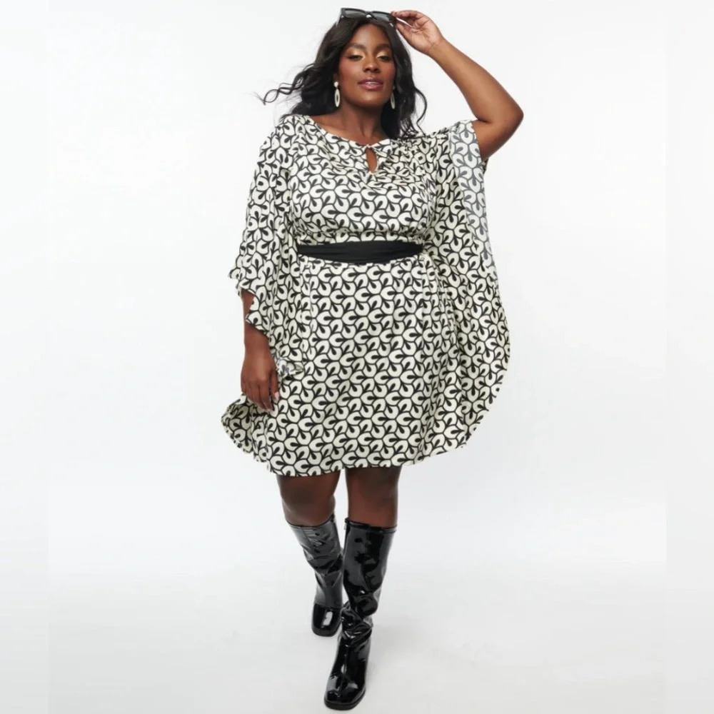 🦋B2G1🦋UNIQUE VINTAGE SMAK PARLOUR Ivory & Black Groovy Horseshoe Print Dress - Picture 4 of 14